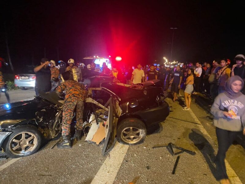 Wanita maut, suami dan anak parah kereta terbabas