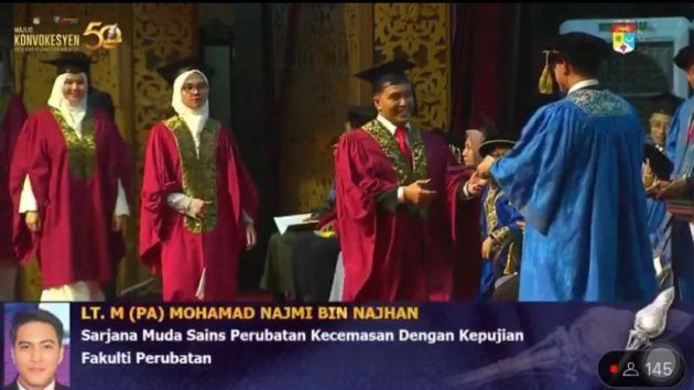 Graduan UKM reda ambil gambar konvo tanpa ibu bapa