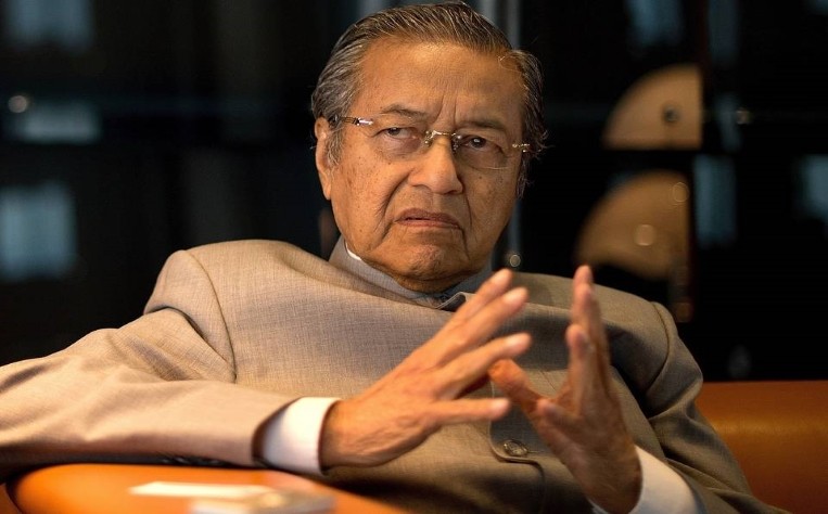 Mahathir Cuba Mencurahkan Minyak Ke Dalam Api Yang Hampir Padam