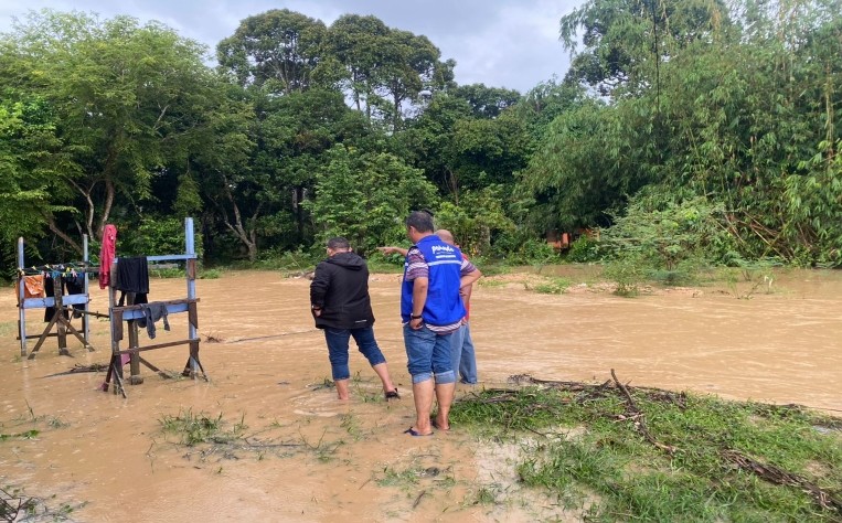 Banjir Kilat Melanda Masjid Tanah, Penduduk Tanya Mana Mas Emieryati