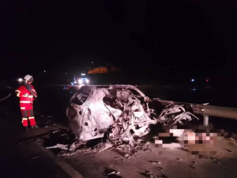 Remaja maut kereta terbakar langgar lori