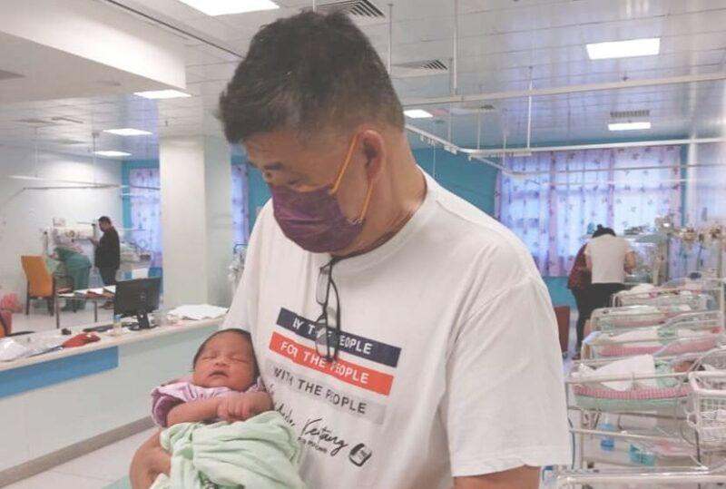 Bayi baru lahir kritikal, ibunya ada kesan koyak besar!