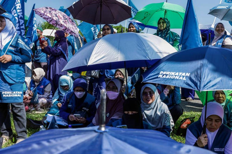 Can the Pakatan-BN govt woo Perikatan voters? Difficult but not impossible, say analysts