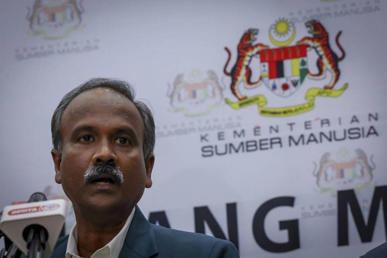 Minister: Employers with less than five workers can defer new minimum wage to July instead