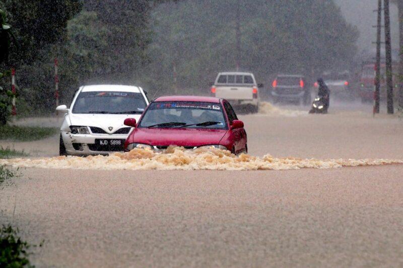 Laluan utama Kuala Terengganu-Kota Bharu ditutup kepada lalu lintas