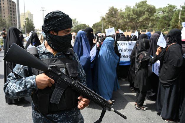 Tidak patuhi etika pakaian, Taliban sekat pekerja wanita sertai NGO