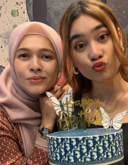 Netizen Puji Sharifah Zarina Sporting