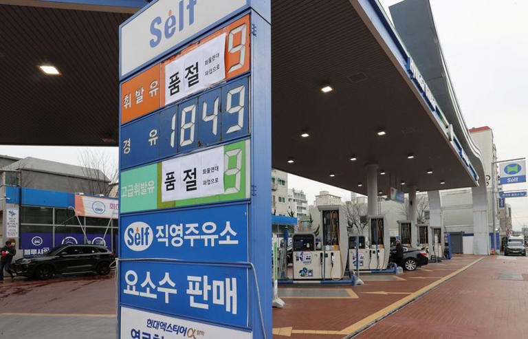 Pemandu lori mogok, stesen minyak Korea Selatan habis bekalan
