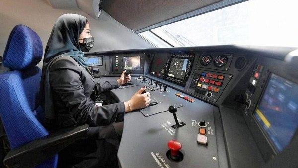 32 wanita Arab dipilih pandu kereta api ekspres Haramain 