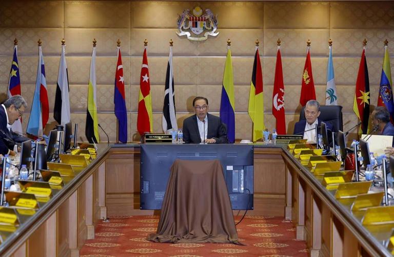 PM Anwar: Putrajaya eases rules on the hiring of foreign workers