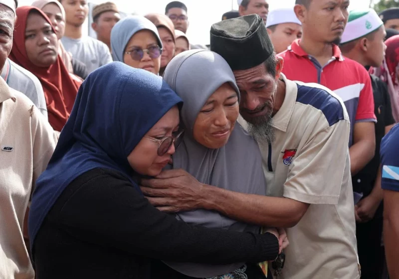 Jenazah anak sulung, anak ketiga dikebumi satu liang