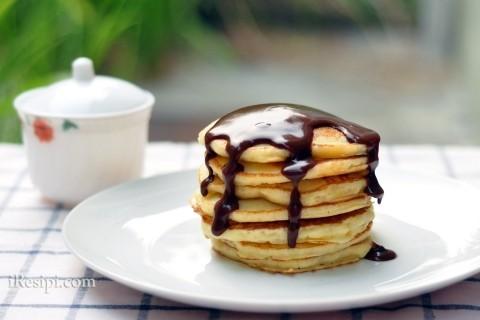Pancake With Chocolate Gravy