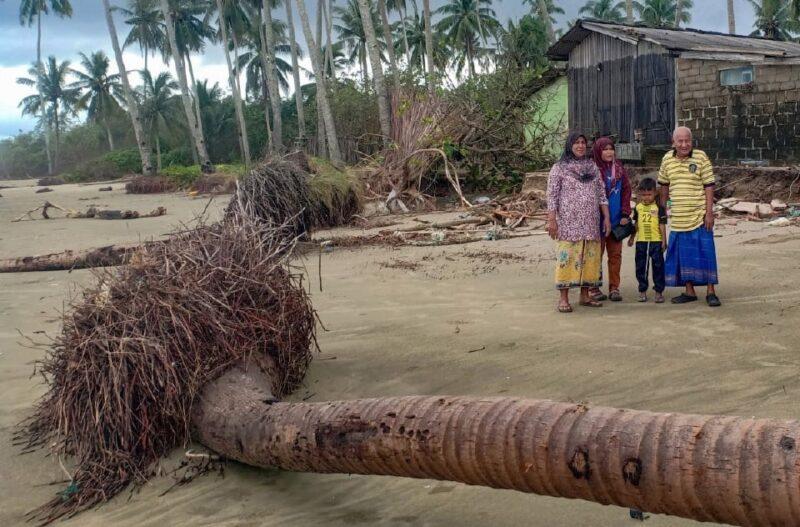 Lebih 15 rumah penduduk di Pantai Kampung Damat diancam hakisan