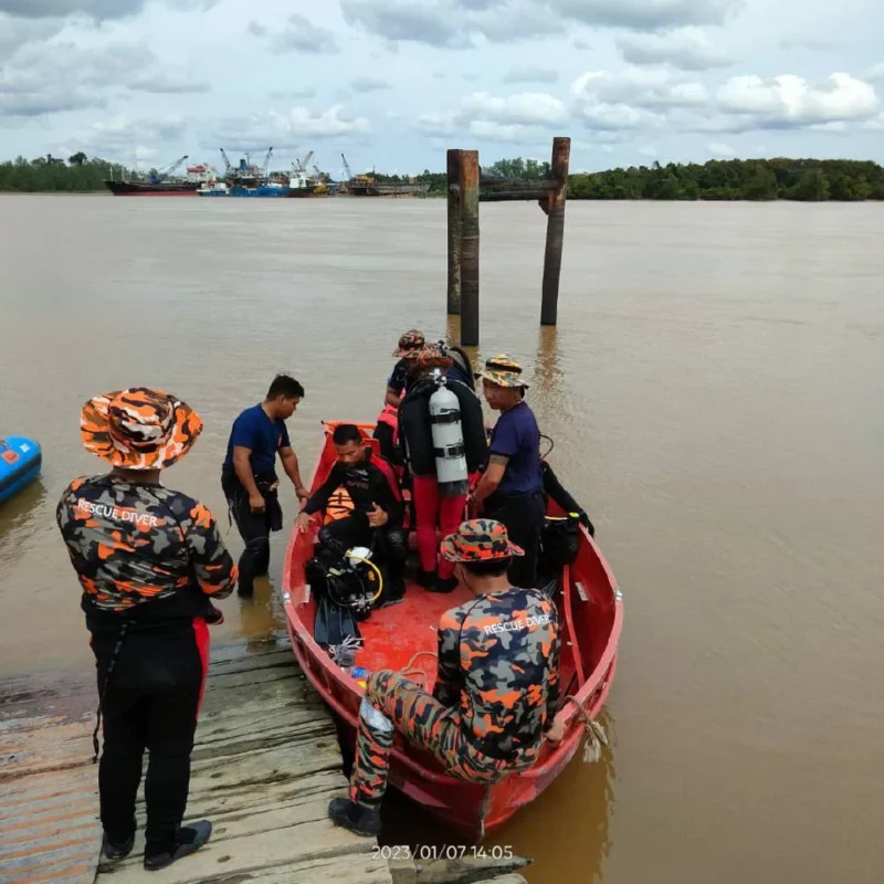 Kedudukan kereta terjunam ke sungai berjaya dikesan