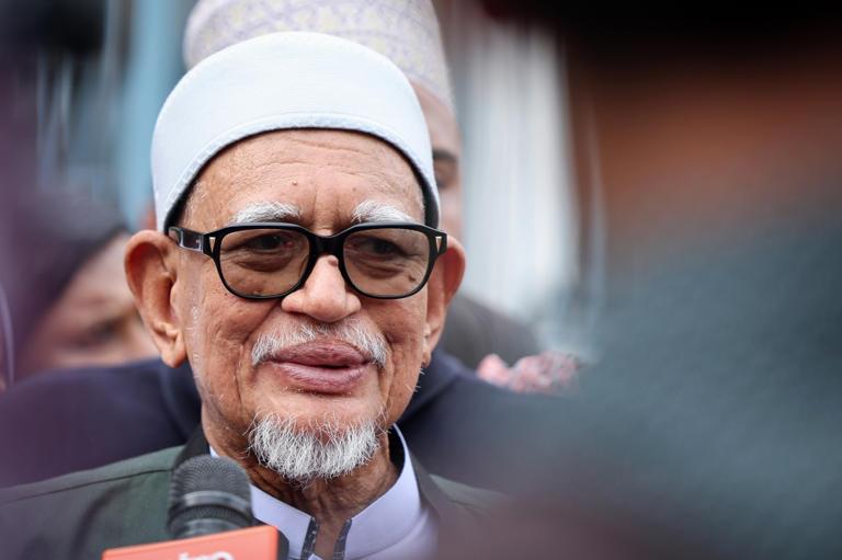 Hadi: Critics against Terengganu PAS parade goers carrying replica weapons are ‘Islamophobes’