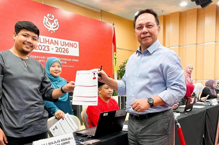 Former Johor MB Hasni submits nomination papers for Umno veep post