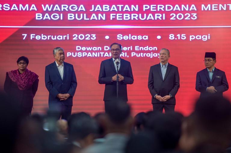 Look at me and Zahid, Anwar says as he tells civil servants to amend rifts and work together for country