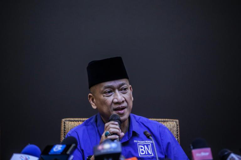 Nazri Aziz says will remain with Umno but ‘not do any politicking’