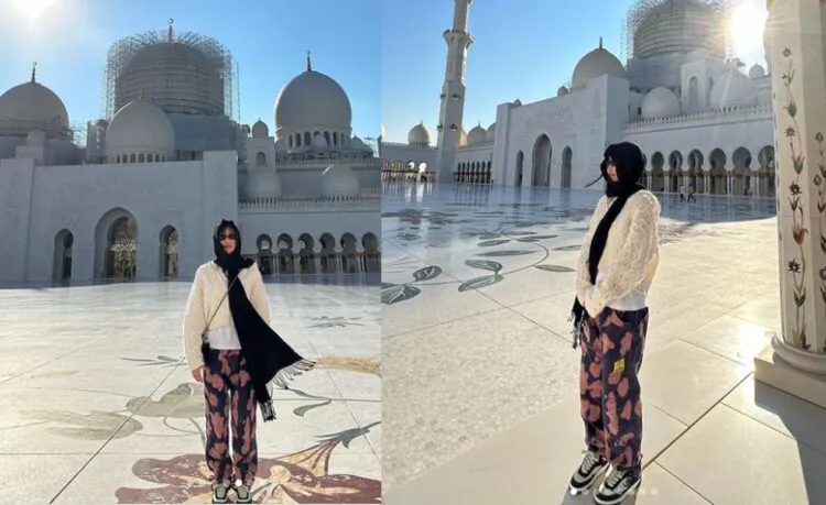 Jennie BLACKPINK - Berhijab di Masjid Abu Dhabi