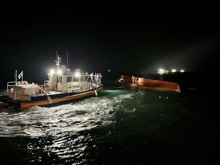 Sembilan hilang bot nelayan terbalik di pantai barat daya Korea Selatan