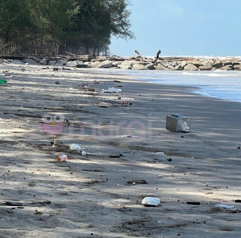 Ramai Puji Cik Puan Sofie Louise & Tengku Mahkota Kelantan Kutip Sampah Di Pantai