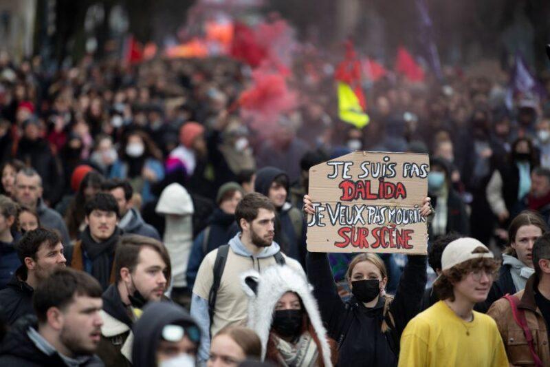 Lebih sejuta penduduk Perancis sertai bantahan kenaikan umur persaraan