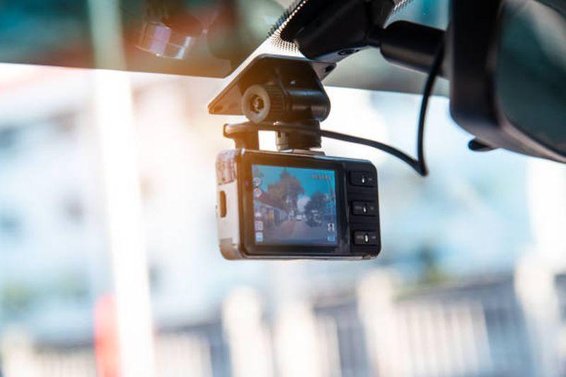 Sebelum beli dashcam pastikan ambil kira 9 ciri ini dulu 