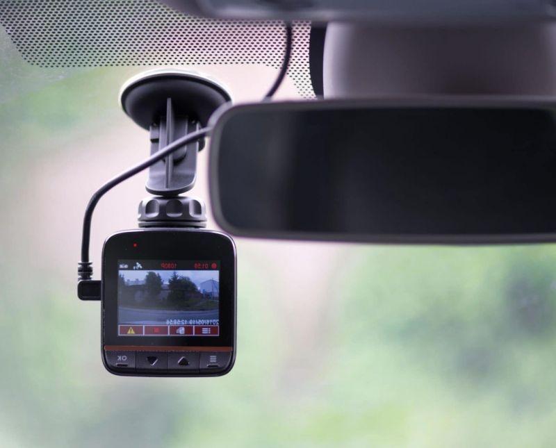 Sebelum beli dashcam pastikan ambil kira 9 ciri ini dulu 