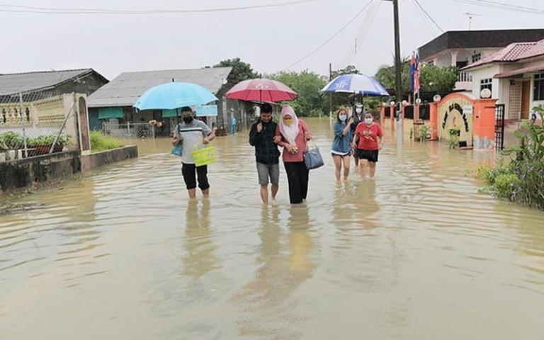 More than 1,500 evacuated as floods hit 4 Johor districts