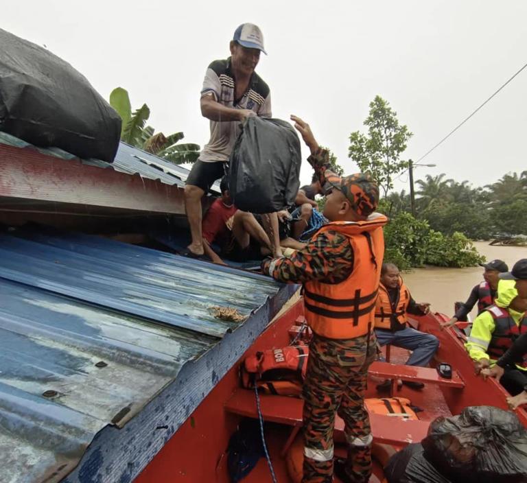 Flooding worsens in Johor, more than 25,000 people evacuated