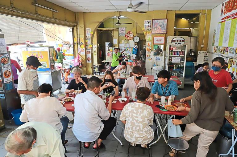 RM1 charge stays, says shop owner