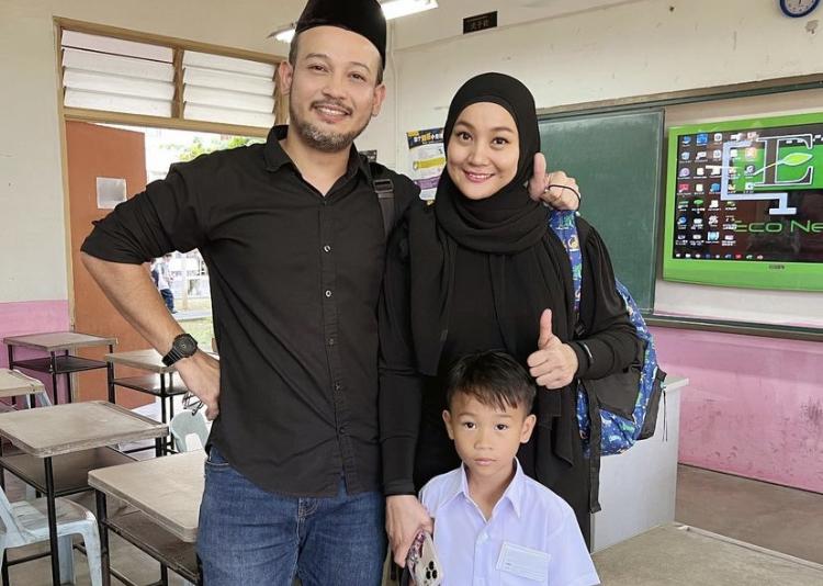 Yana Samsudin Muatnaik Foto Hantar Anak Bersekolah