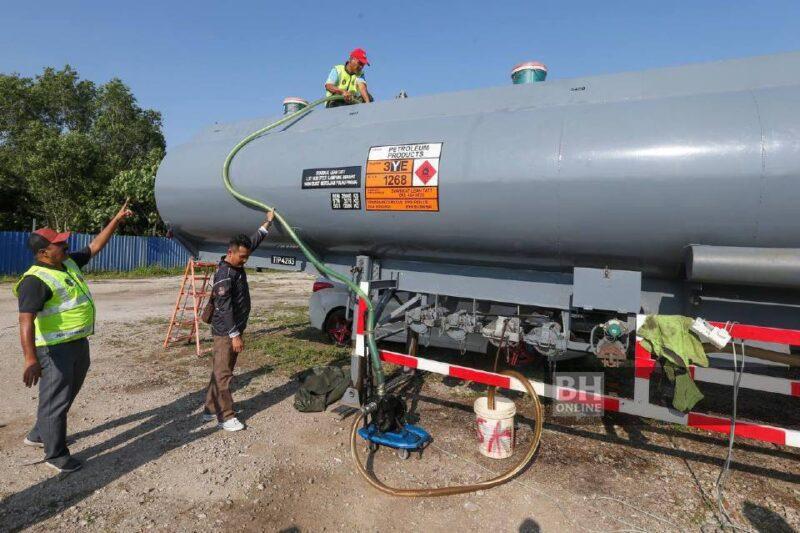 Sorok minyak diesel bersubsidi dalam stor tengah sawah