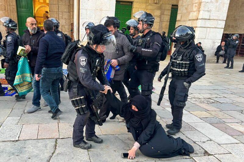 400 rakyat Palestin ditahan, polis Israel serang jemaah Masjid Al-Aqsa