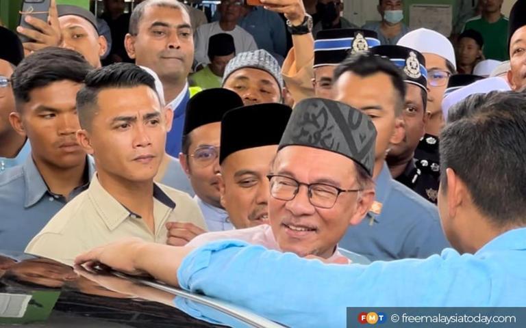 No issue with Raya open house in PAS-controlled states, says Anwar