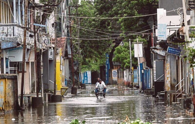 Siklon Biparjoy semakin hampir, Pakistan, India pindahkan lebih 150,000 orang