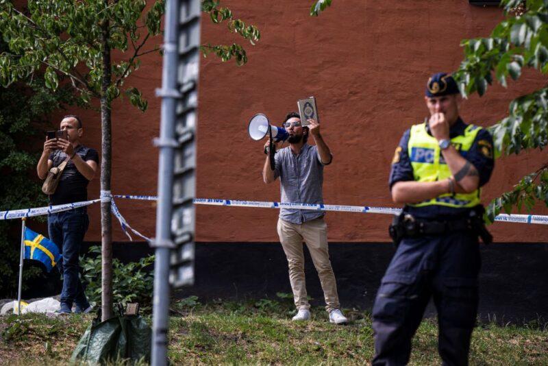 Lelaki bakar al-Quran luar masjid Sweden, didakwa