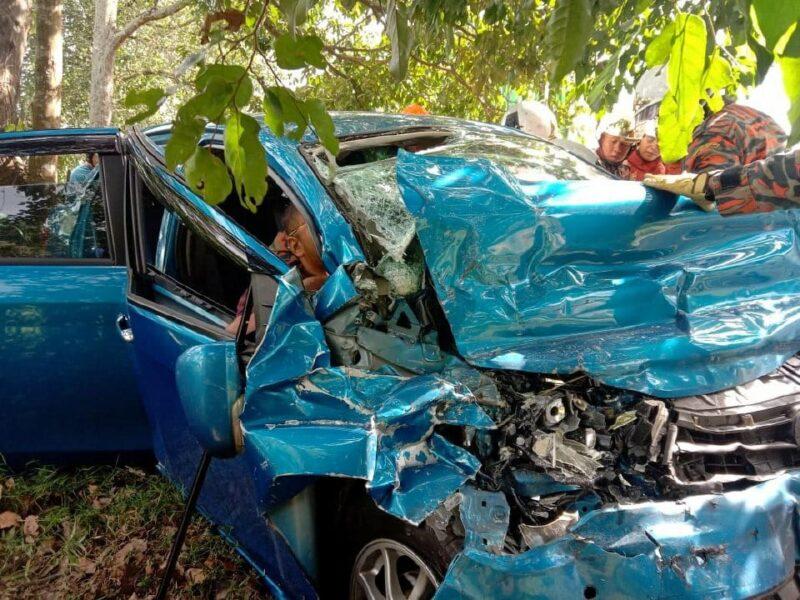 4 sekeluarga maut, 2 parah nahas kereta dengan treler