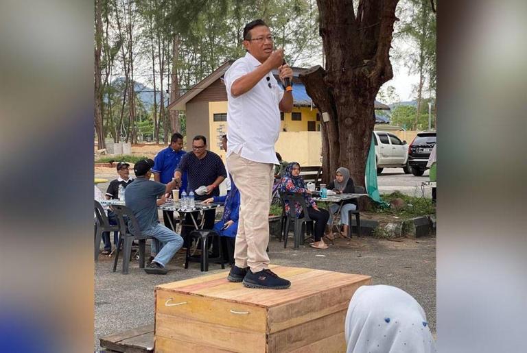 State polls: Shabery Cheek uses wooden box as stage to campaign