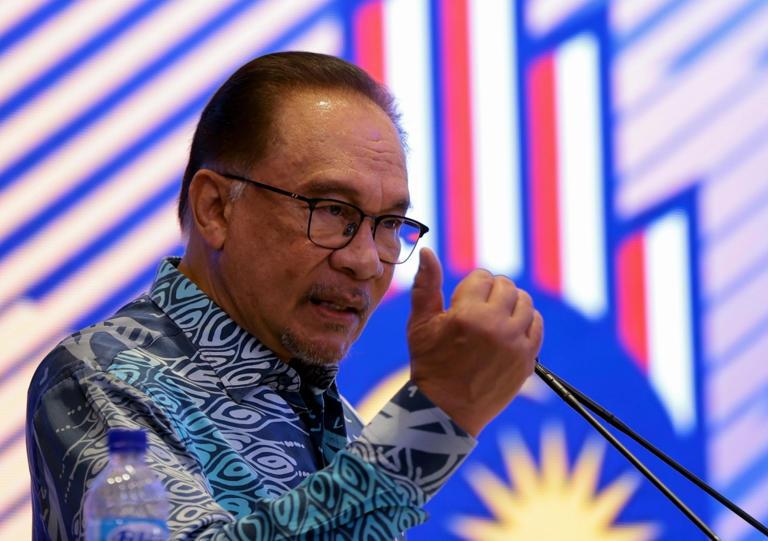 PM Anwar announces one-off incentive for civil servants, govt retirees