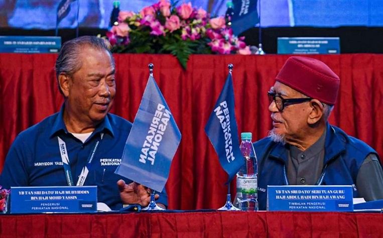Muhyiddin Menghadap Mahathir Atas 'Arahan' PAS