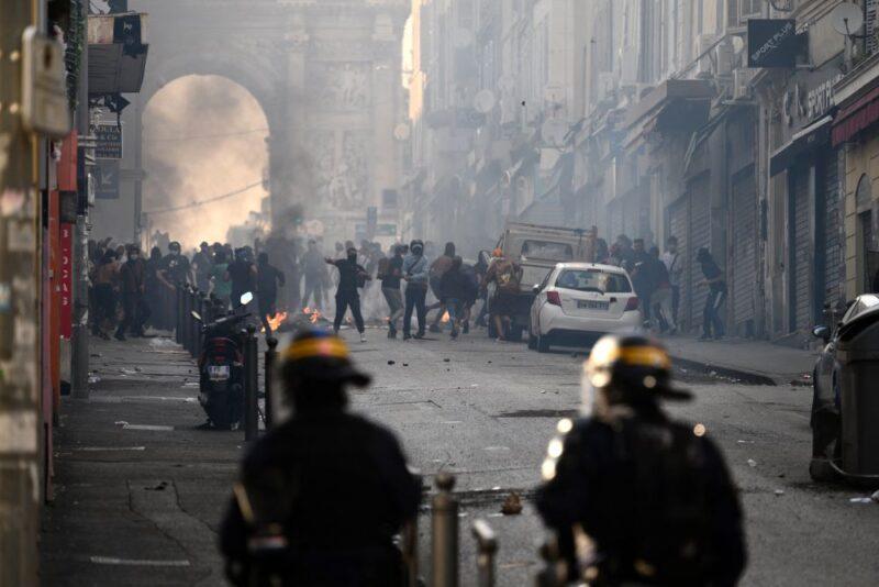 Rusuhan Perancis: Lebih 1,300 penunjuk perasaan ditahan