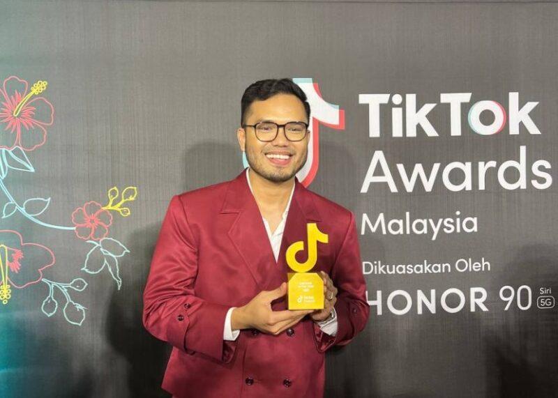 Khairul Aming tepati ramalan, bawa pulang trofi ‘Creator of the Year’