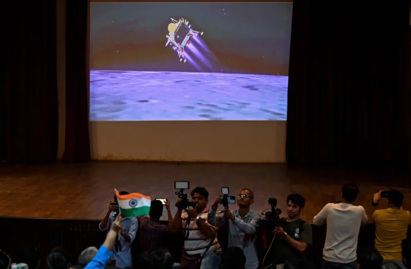 Kapal angkasa India yang pertama mendarat di kutub selatan bulan