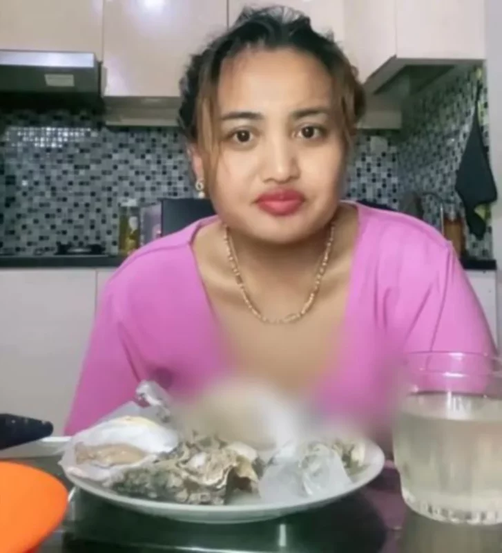 Pempengaruh mohon maaf makan kulit babi