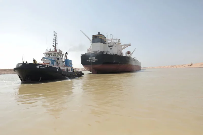 Dua kapal berlanggar di Terusan Suez