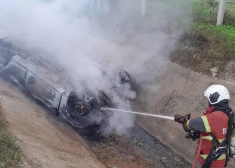 Empat rentung kereta terbabas dan terbakar di WCE