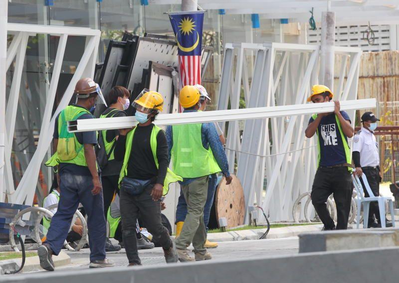 Warga asing kutuk rakyat tempatan, puji bangsa sendiri rajin kerja bangunkan Malaysia