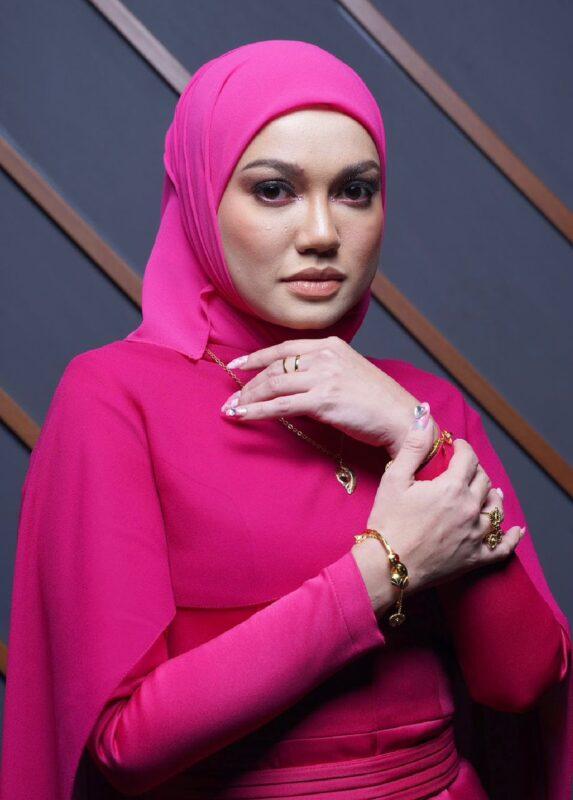 Puteri Sarah Kongsi Kisah, Teruja Pertama Kali Catwalk Dengan Sumayyah Pakai Barang Kemas RM150,000