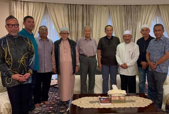 Parti Islam Se-Malaysia (PAS) sedang 'mensucikan' Mahathir?